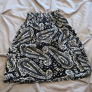 ♥️ Black And White Skirt